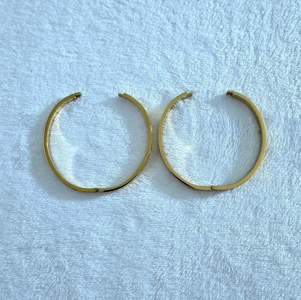 Set of Two✌️ Hinged Bangle Bracelets with Bezel Set Cubic Zirconias - NWOT - Picture 6 of 15